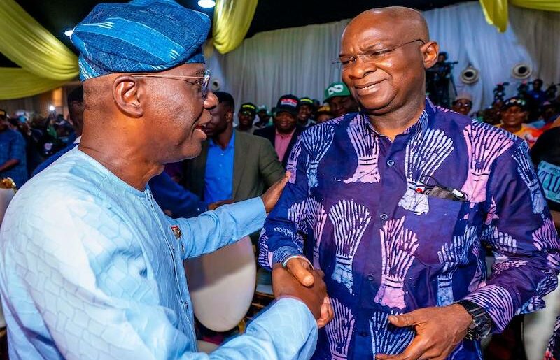 Sanwo-Olu and Fashola at the event