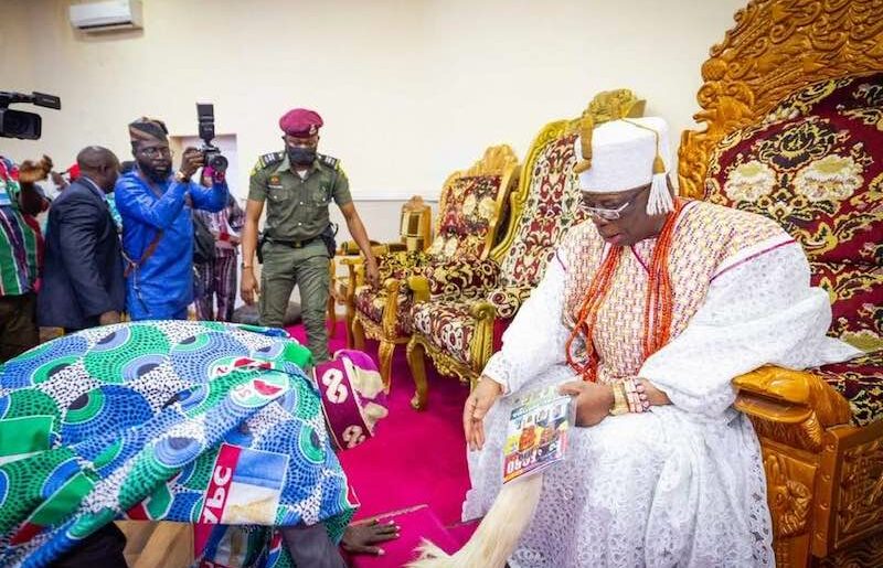 Tinubu prostrates for the Ewi of Ado Ekiti Oba Rufus Adeyemo Adejugbe Aladesanmi III